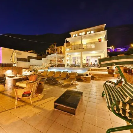 Cems Hotel